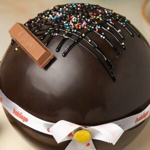 Khóa Học Làm Pinata Cake - Dạy Làm Bánh Á Âu cake ordered online in Kathmandu, Nepal